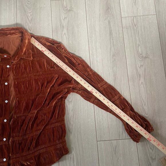 Textured Shirred Velvet Button-Up Shirt Women's Brown Winter Classic Y2K 90s - Picture 6 of 7